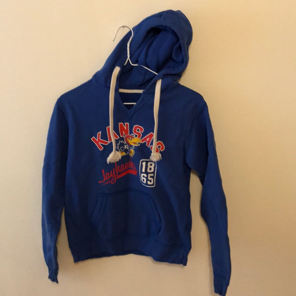 Small women’s Kansas Jayhawks Hoodie.